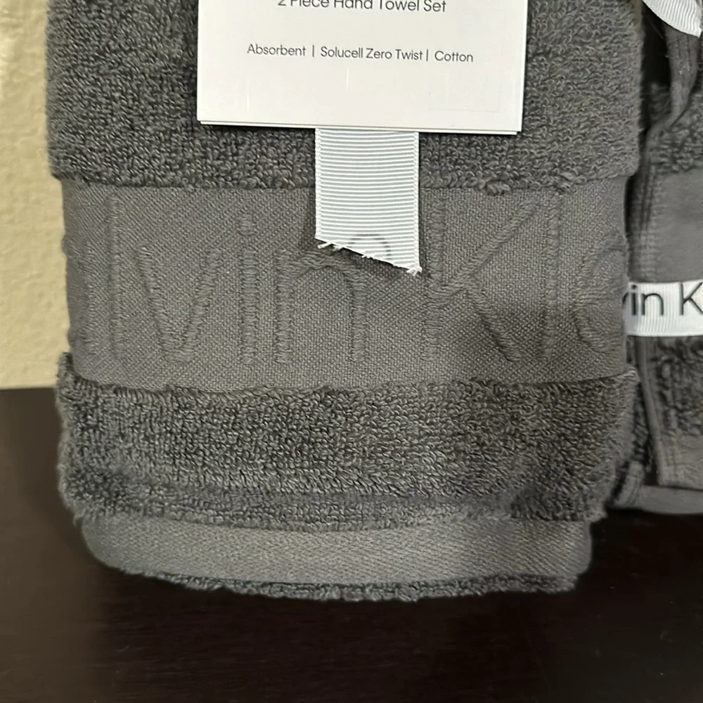 NWT Calvin Klein hand towels and washcloth set